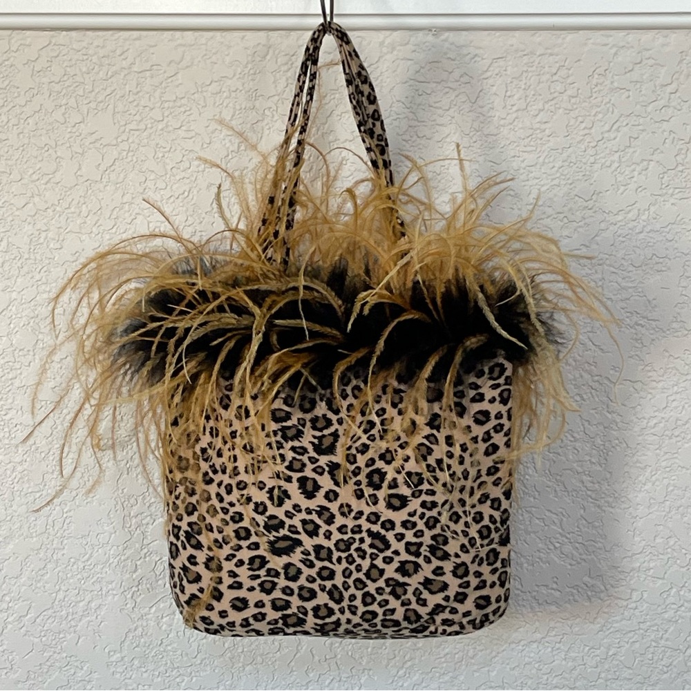 NWOT cheetah print purse with contrasting gold & black maribou feather trim